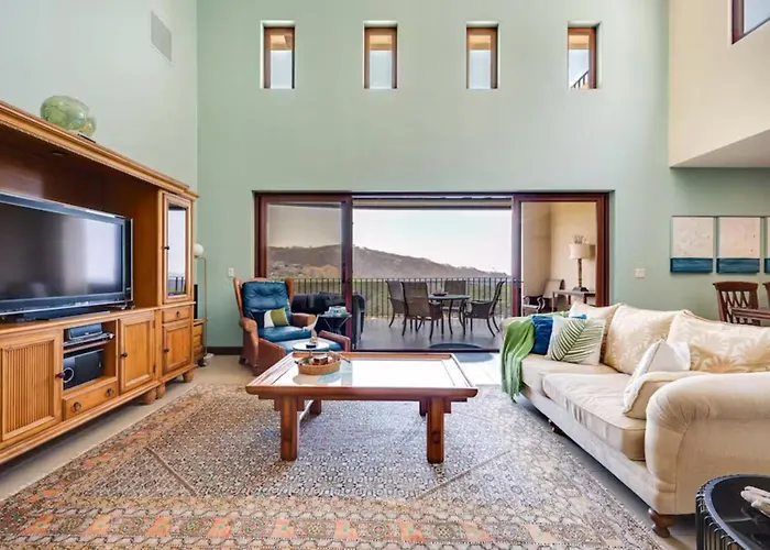 Penthouse: Ocean Views, 2 Pools Hébergement de vacances