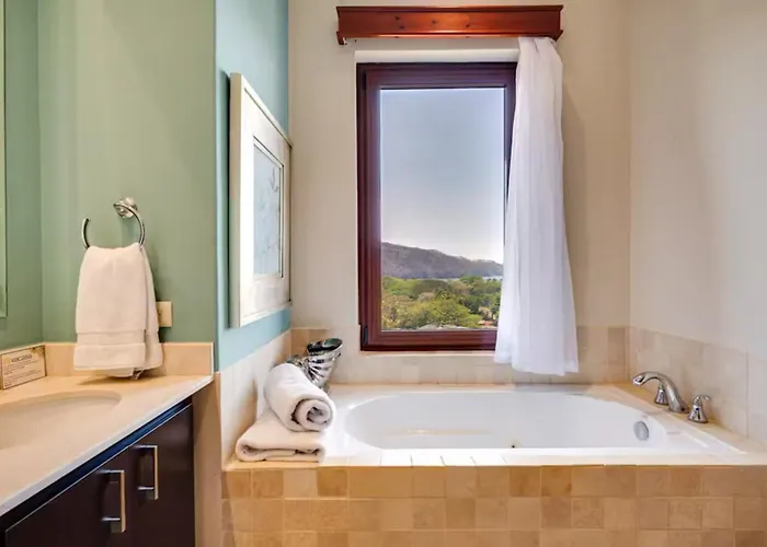 Penthouse: Ocean Views, 2 Pools Hébergement de vacances *