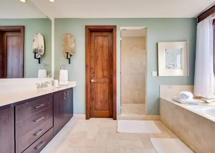 Penthouse: Ocean Views, 2 Pools *